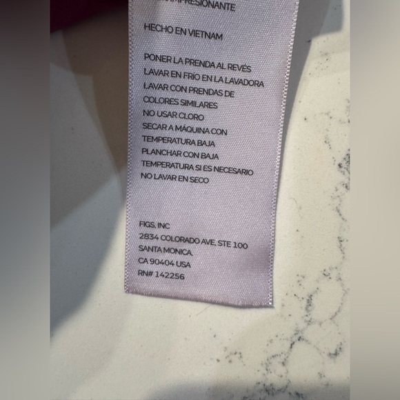 Figs Women’s Raspberry Sorbet Scrub Set-XS/tall Kade Cargo Pants; XXS Casma top - Picture 6 of 13